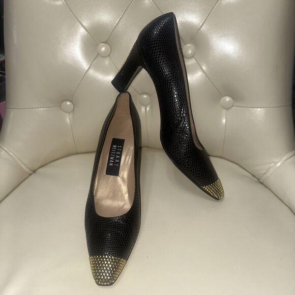 Stuart Weitzman Black Studded Leather Gold Metal Cap Toe Heel Accent Sz 7.5 AAAA - Picture 1 of 10